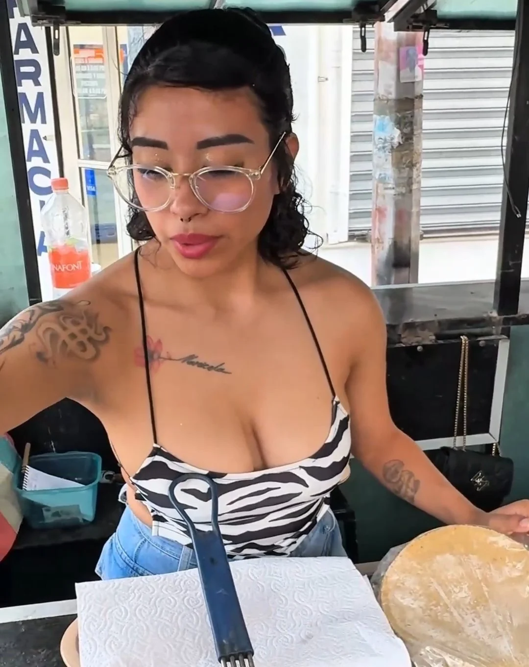 Latina bookworms pussy gushing Coke-fuelled squirts, glasses fogging image 2