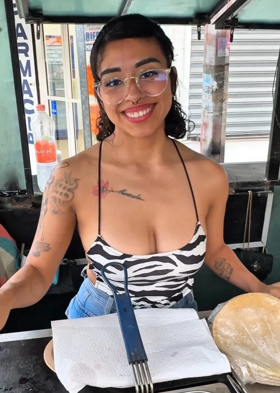 Latina bookworms pussy gushing Coke-fuelled squirts, glasses fogging image 4
