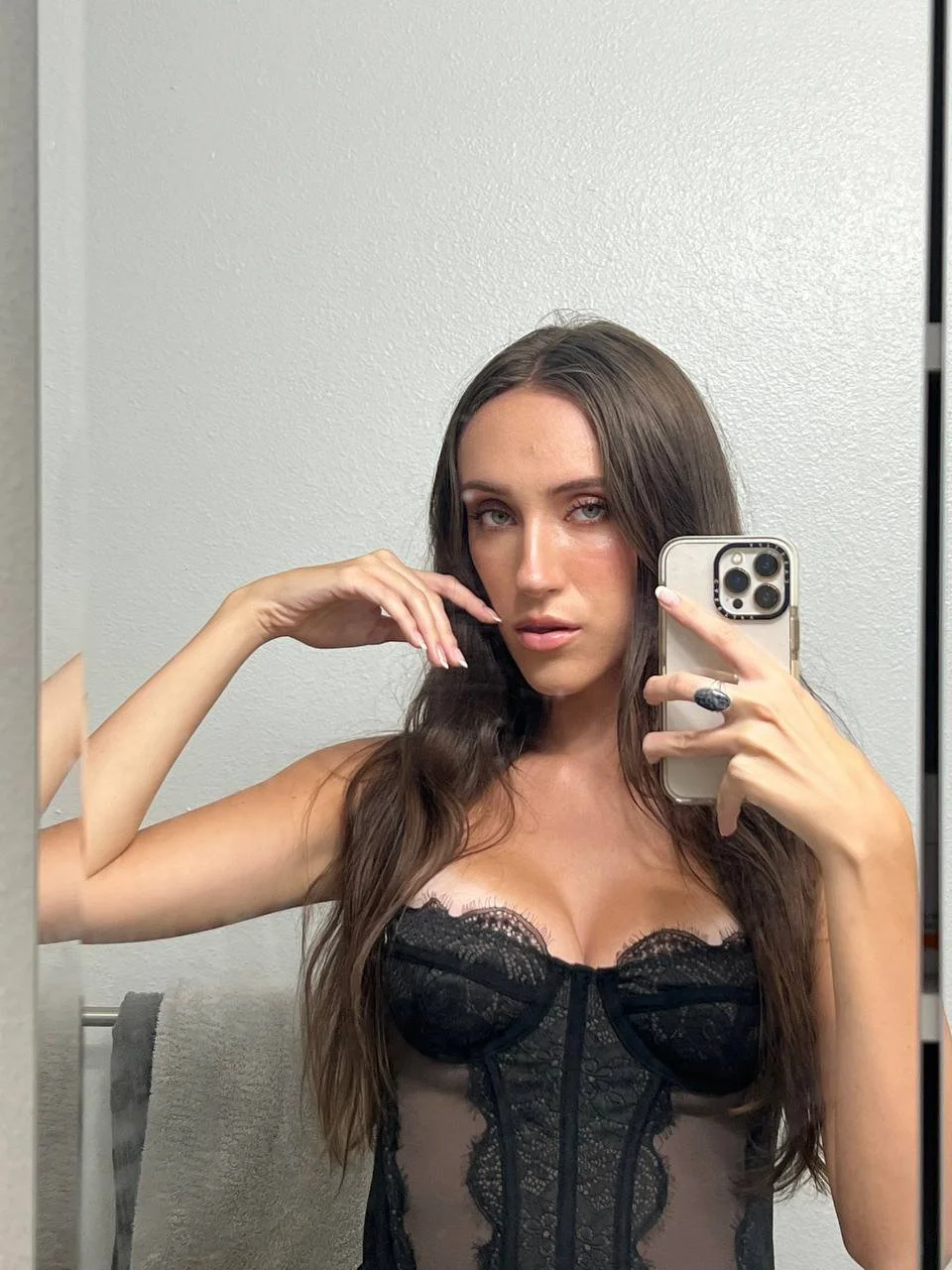 gorgeous musician got leaks image 3