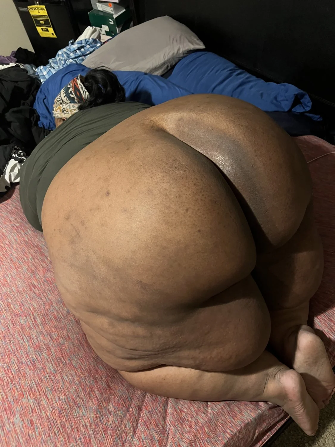 SSBBW PARIS ENORMOUS BOOTY image 2
