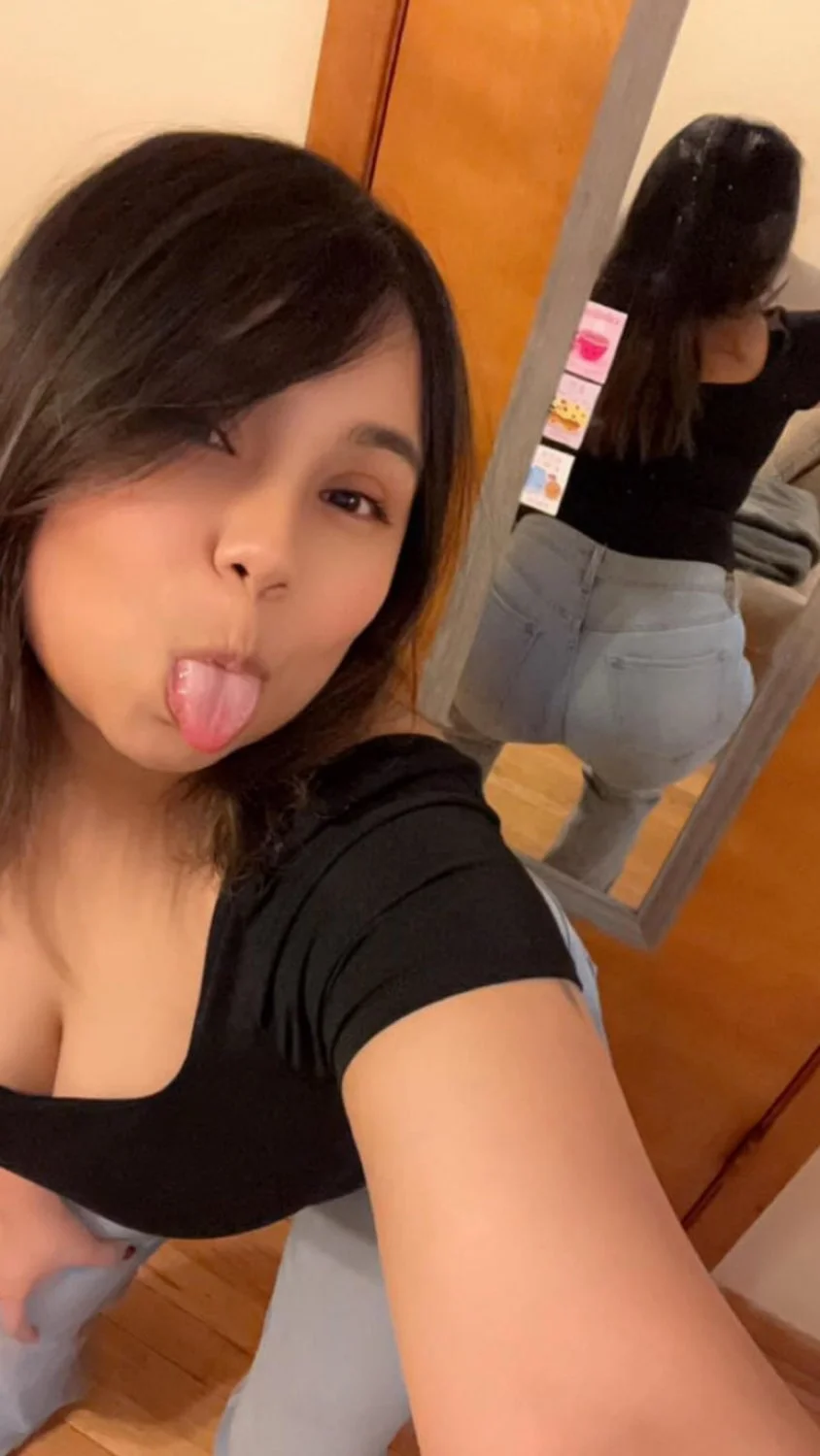 Chicago Hotel Manager Dm For Nudes image 5