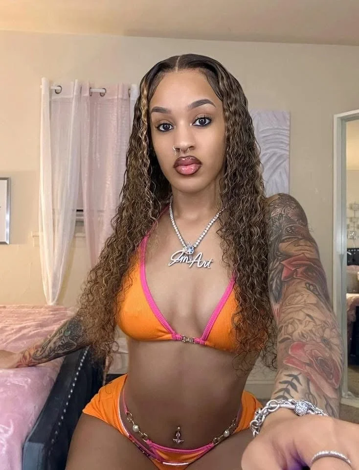 Only the baddest bitches 🔥 main image
