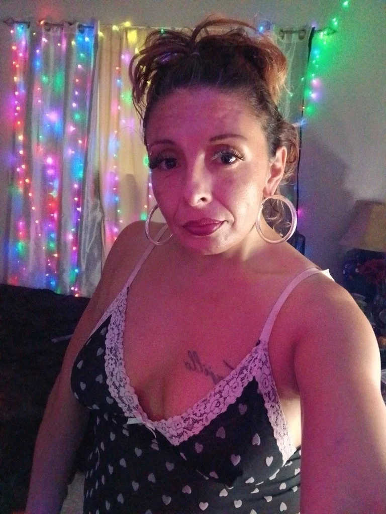 GILF escort loves sucking dick main image