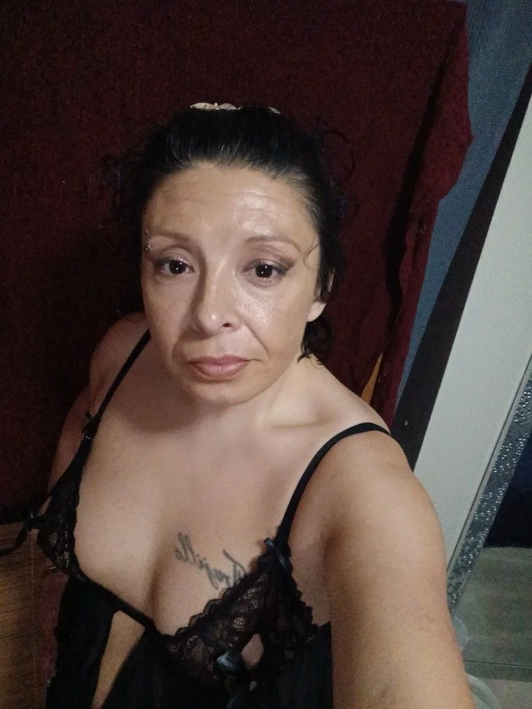 GILF escort loves sucking dick image 3