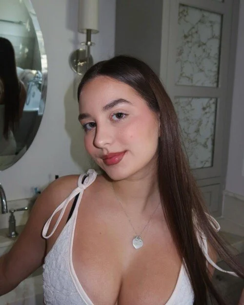 Seguidor mandou Vazou vídeos de famosinha do tik Tok main image