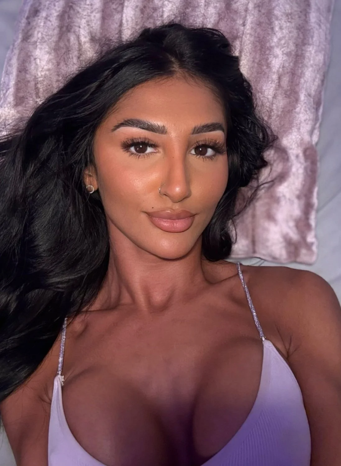 Let's have a sleepover, I'll invite you to my bed image 2