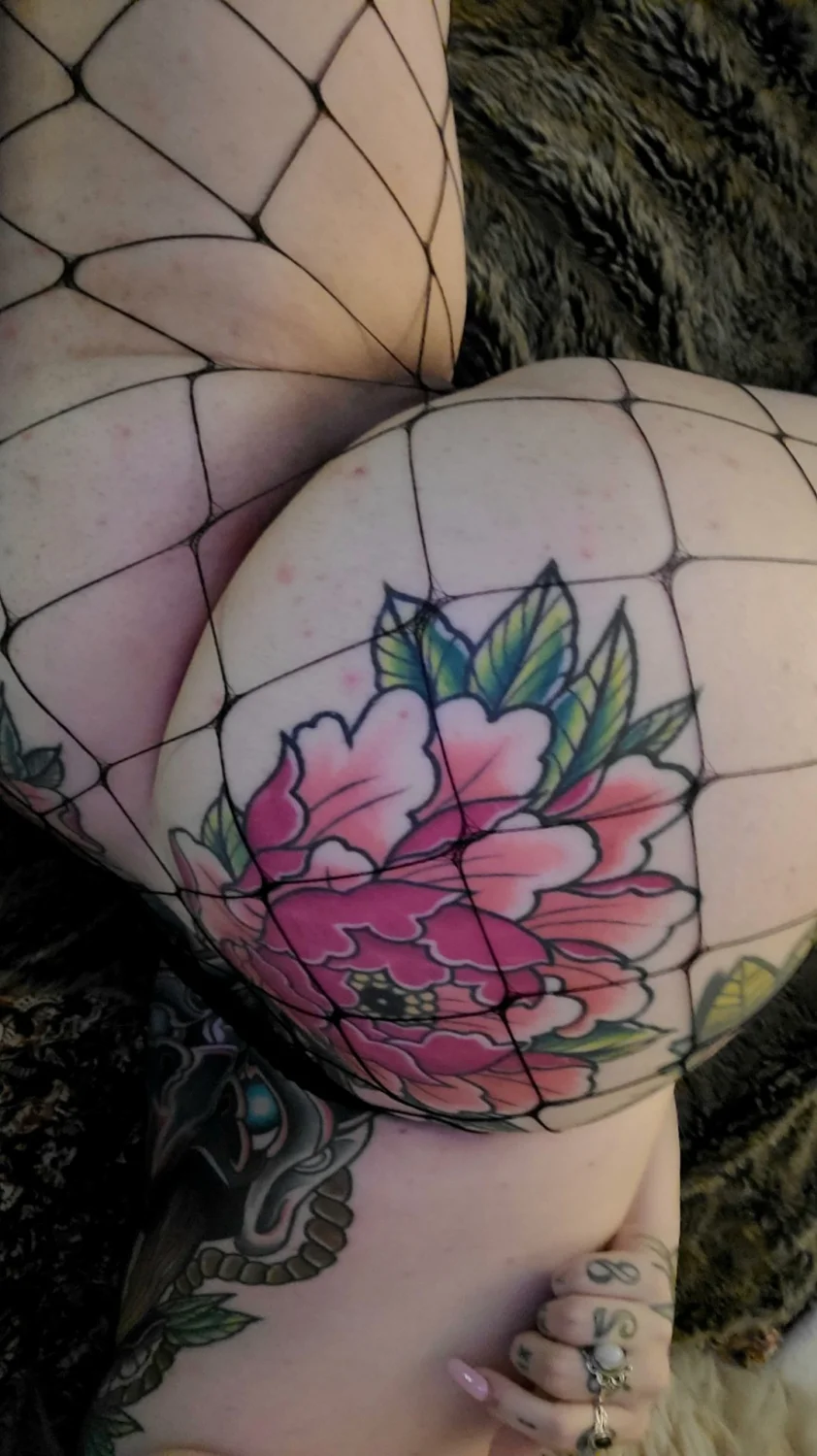 Goth slut loves bondage image 11
