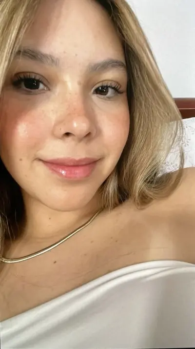 Delicia foi mandar nudes e foi vazada cover image