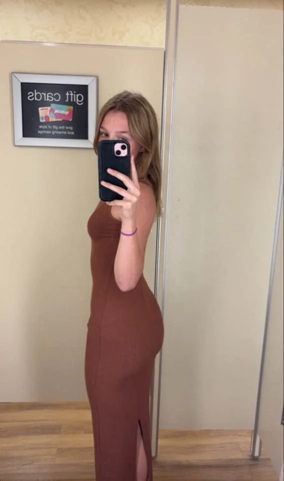 Sexy girl wants pinned down image 2