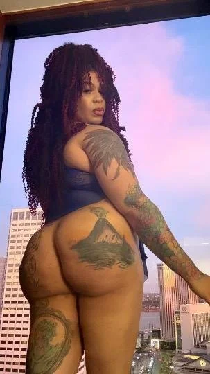 Ugly big booty Ts escort image 11