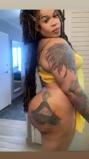 Ugly big booty Ts escort image 13