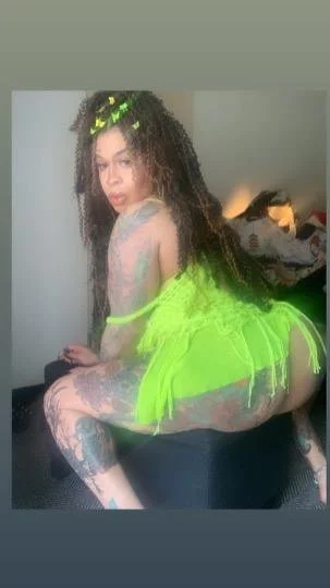 Ugly big booty Ts escort image 7