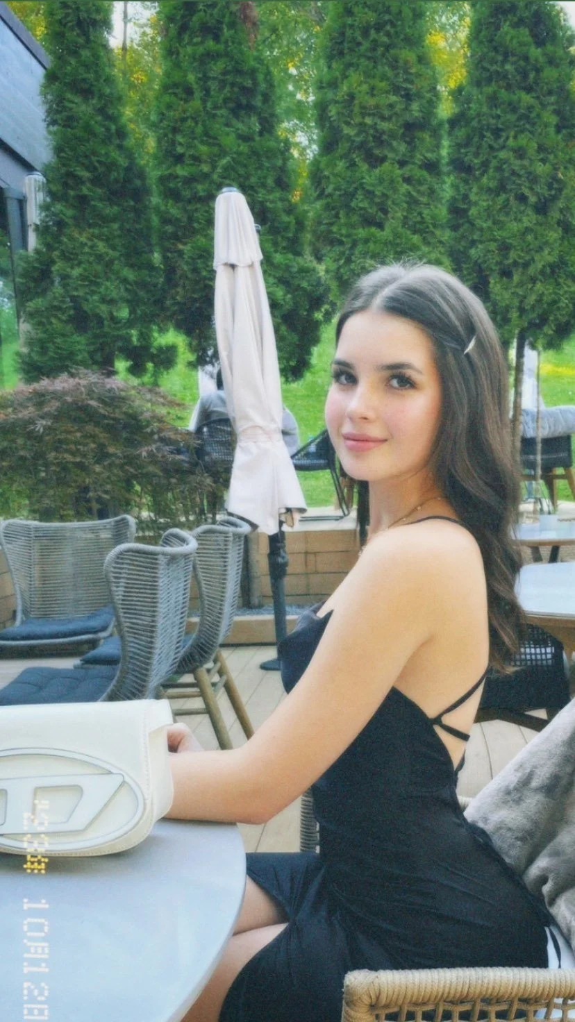 Stunning teen slut Raisa image 8