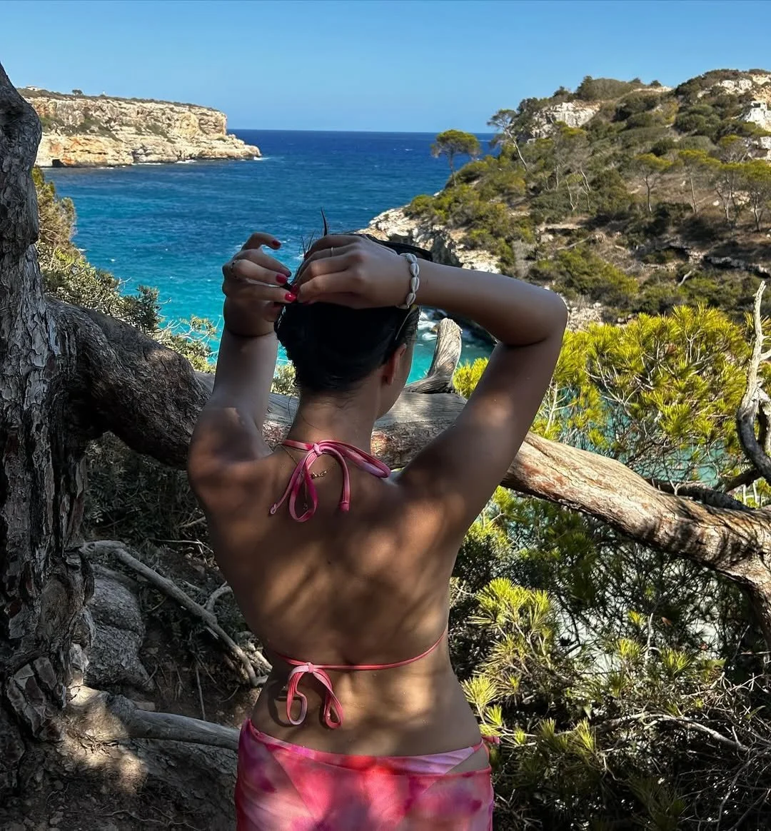 Stunning teen slut Raisa image 9