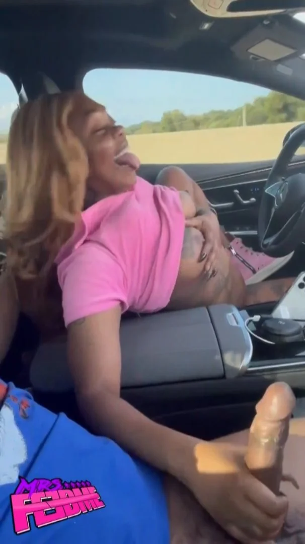 MrsFeedMe Giving Head While Driving image 3