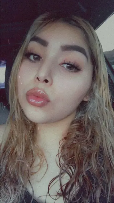 Pregnant slut Elizabeth Lopez wants to be a webslut cover image