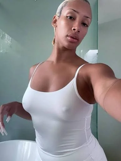 Sexy lightskin mature main image