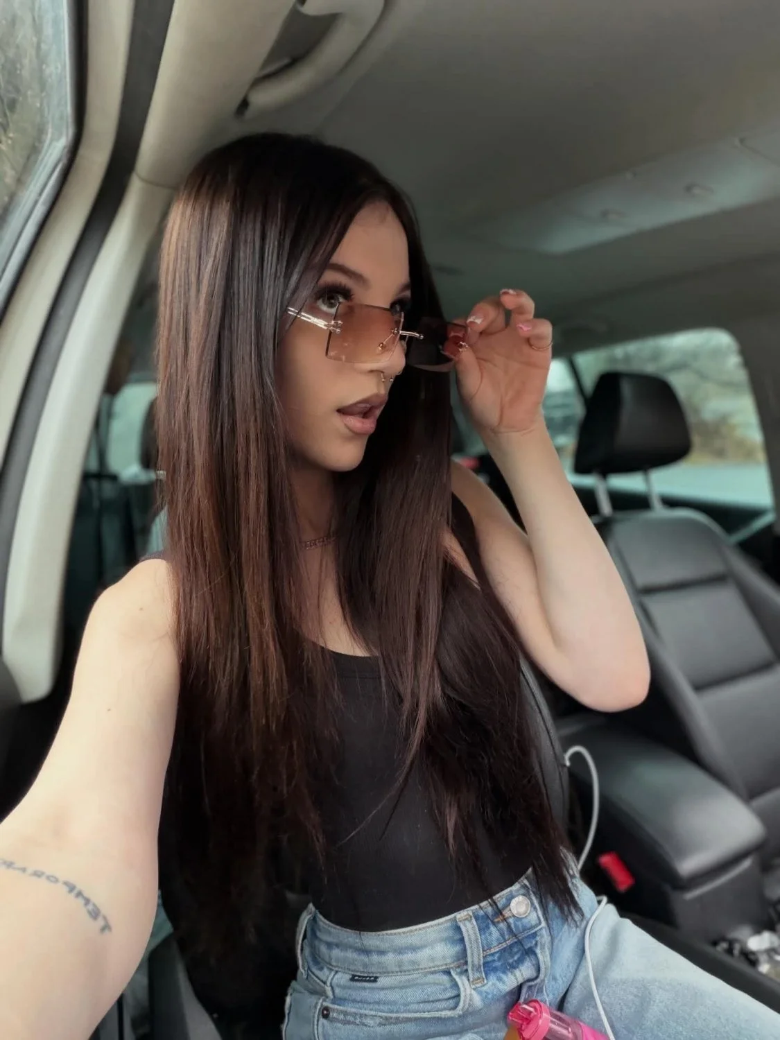 smoking hot petite whore Emma image 26