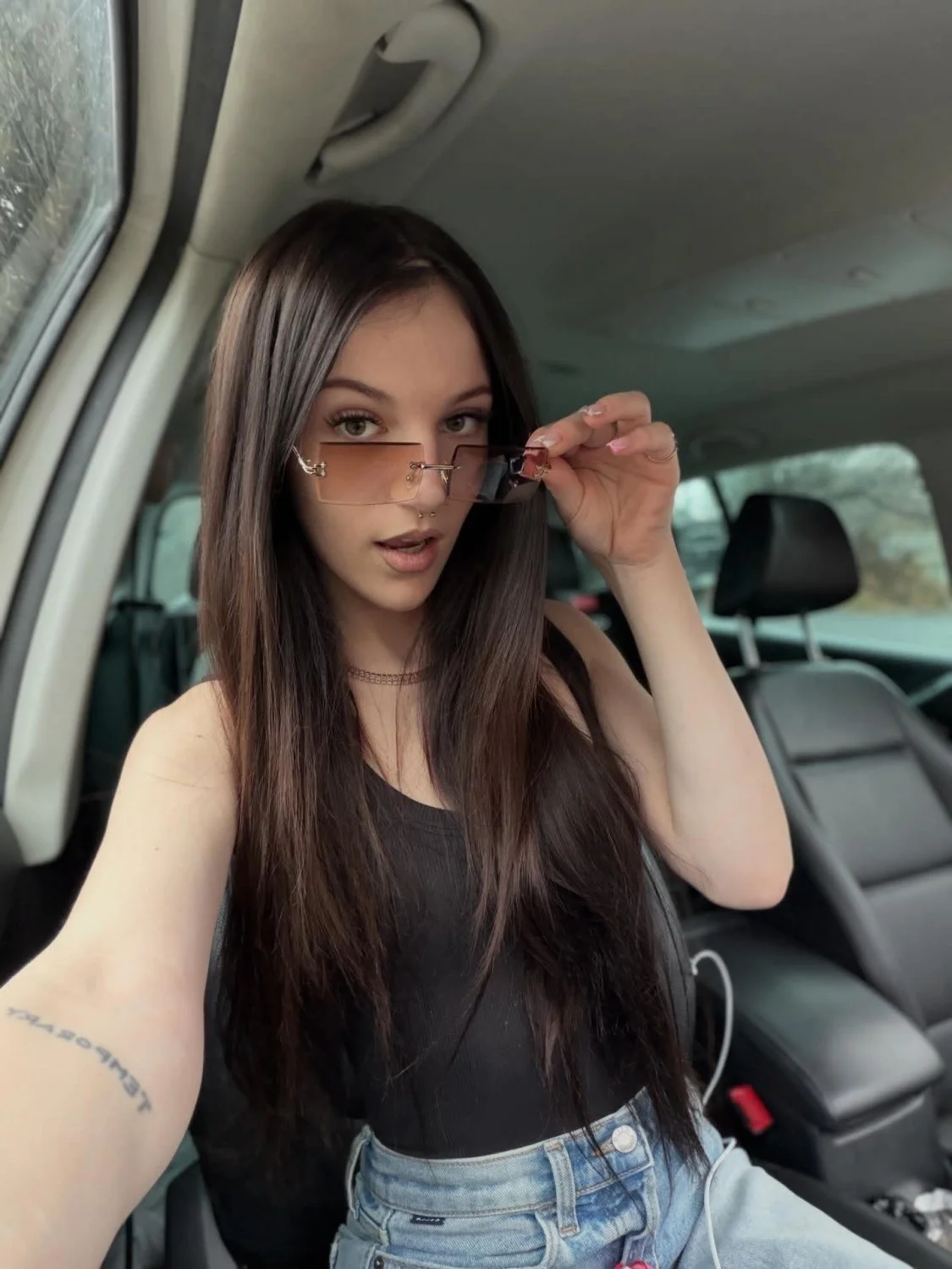 smoking hot petite whore Emma image 28