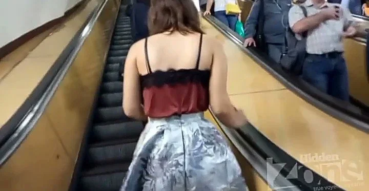 Taking the escalator is refreshing (Voyuer) main image