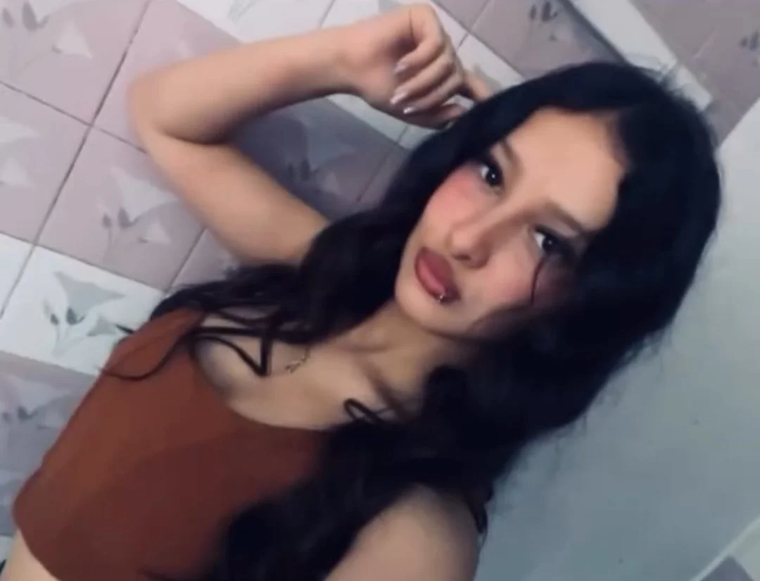 Azul morocha putita hermosa image 3