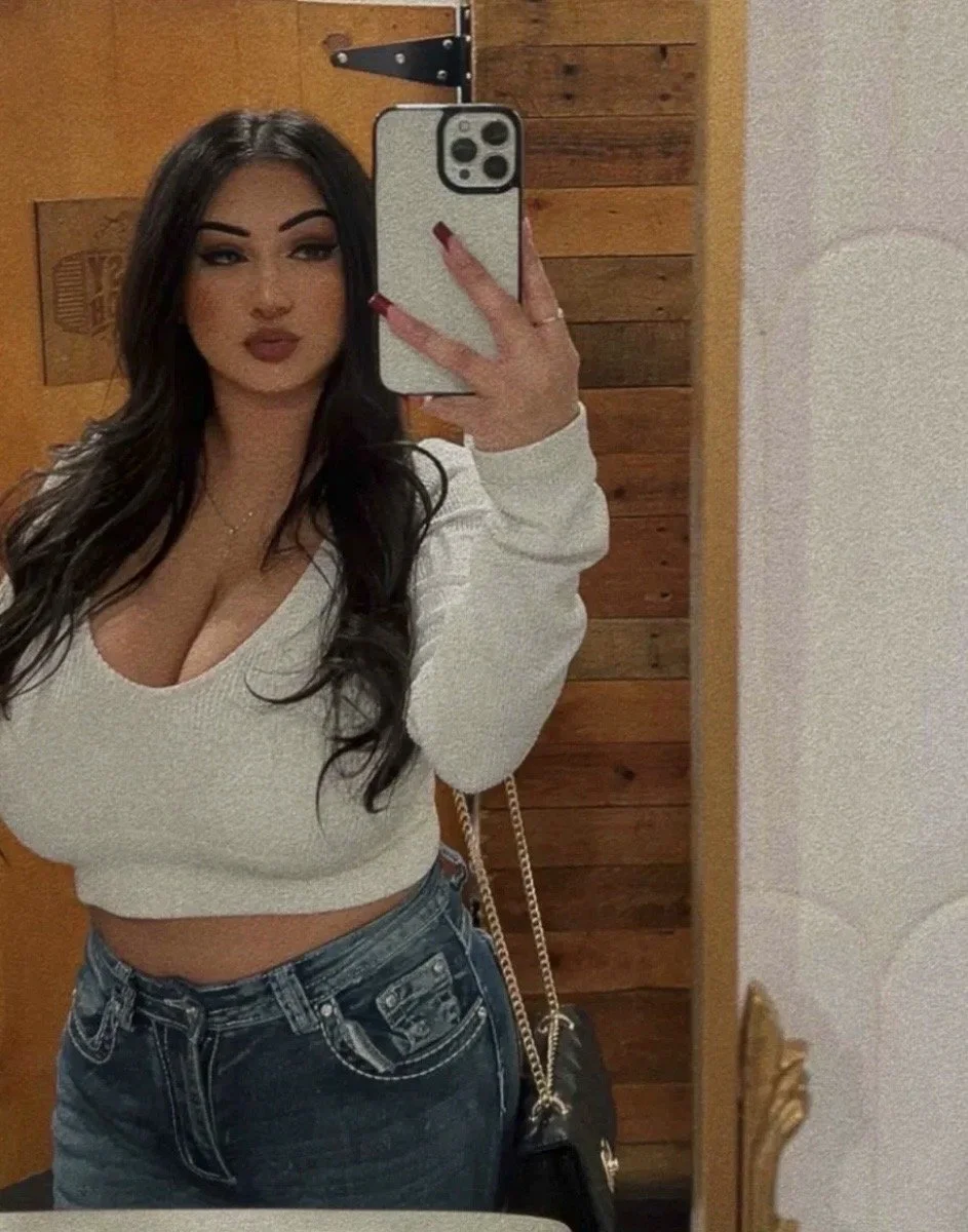 irl Latina slut pulls out her massive mommy milkers for strangers on the internet main image
