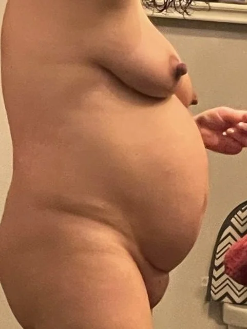 Unaware wife getting ready image 9