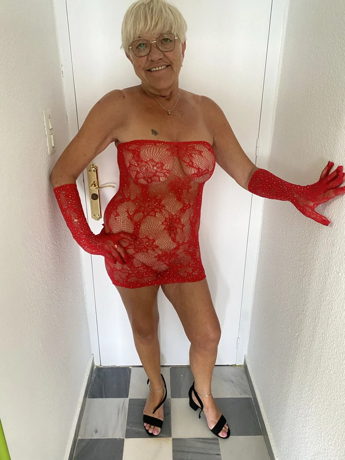 Sarah Cummins Sexy 70 image 50