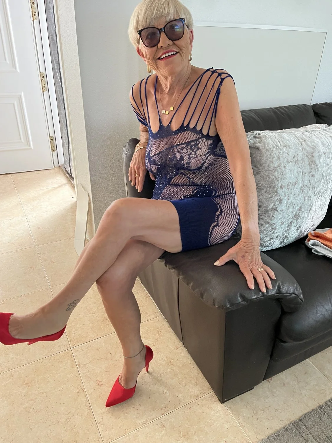 Sarah Cummins Sexy 70 image 6