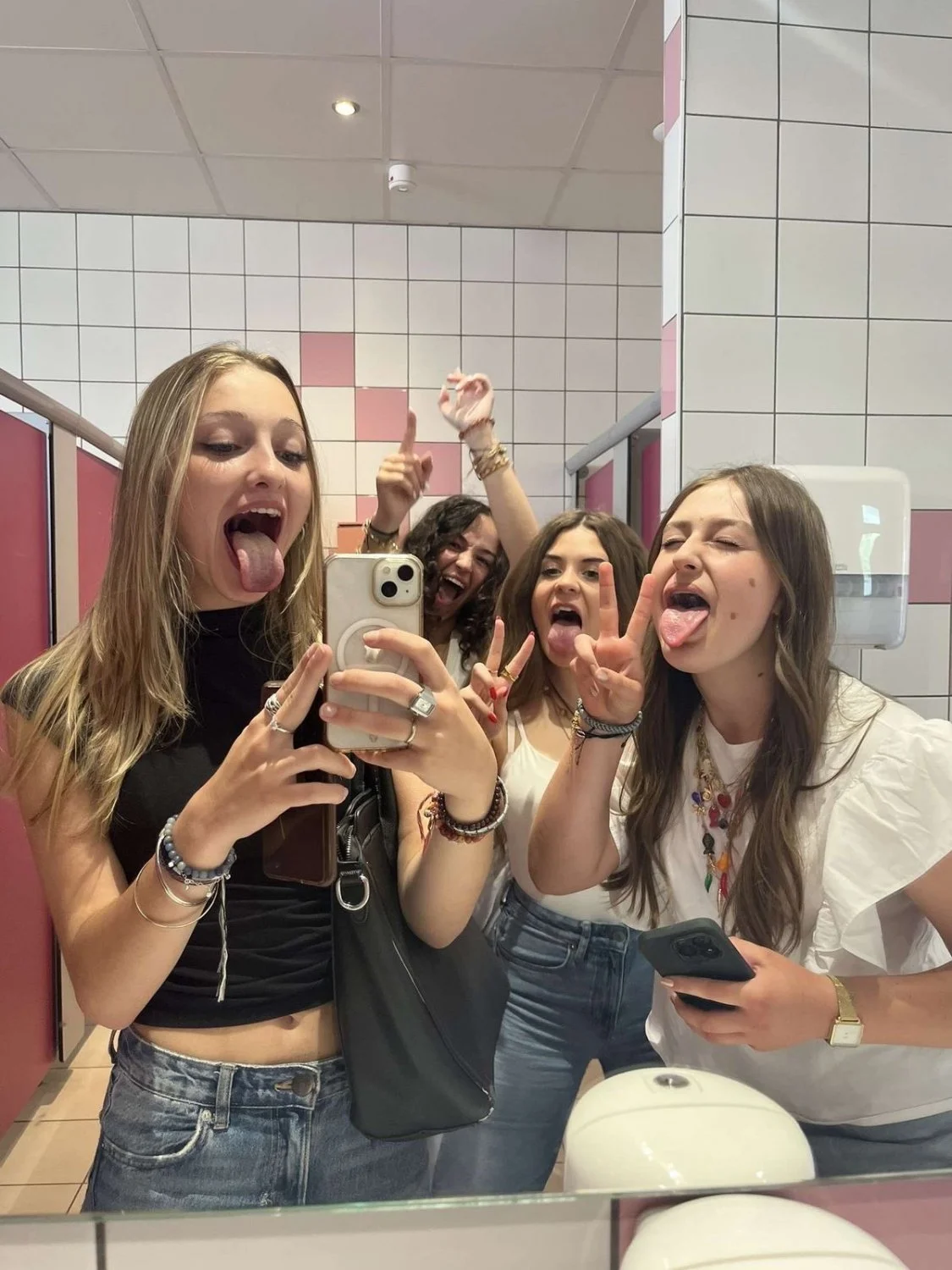 NOVINHAS image 14
