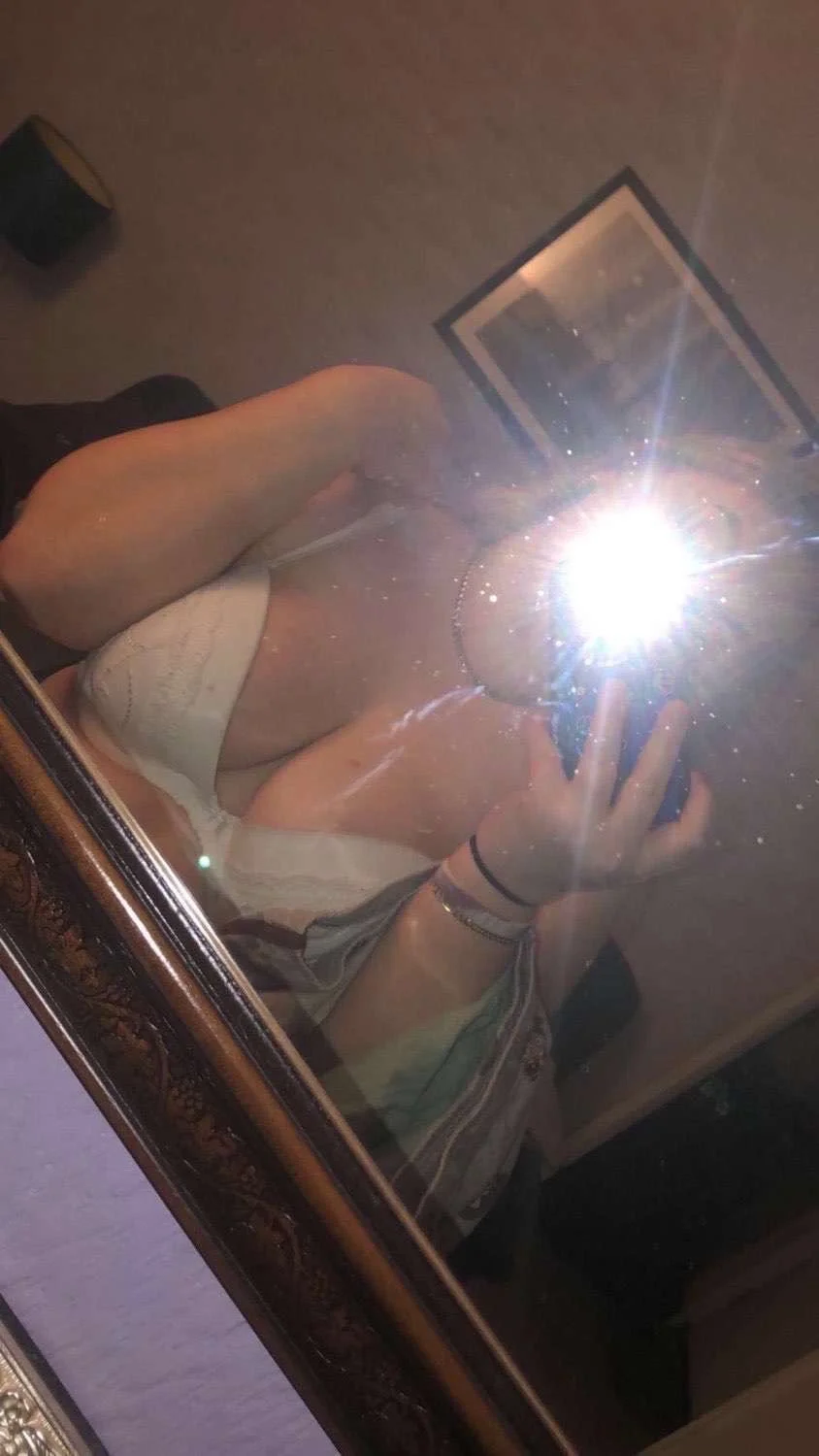 whats my thick blonde gfs face built for? dm me image 4