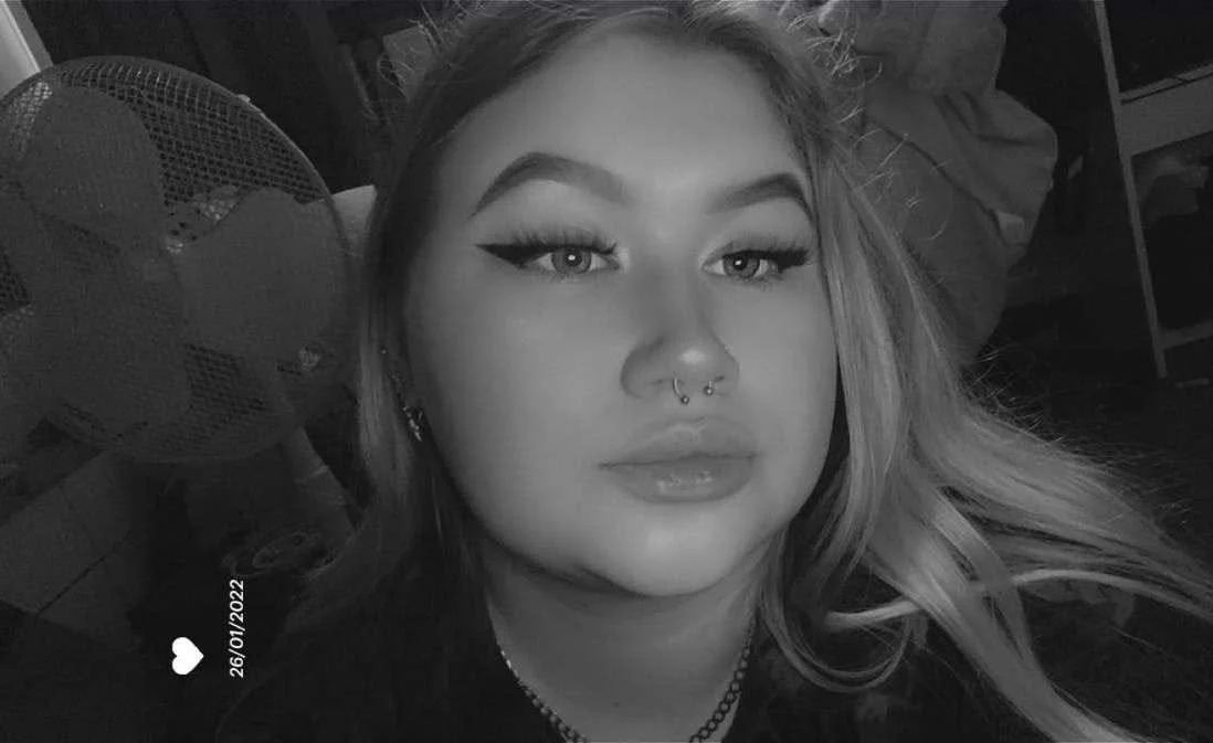 whats my thick blonde gfs face built for? dm me image 9