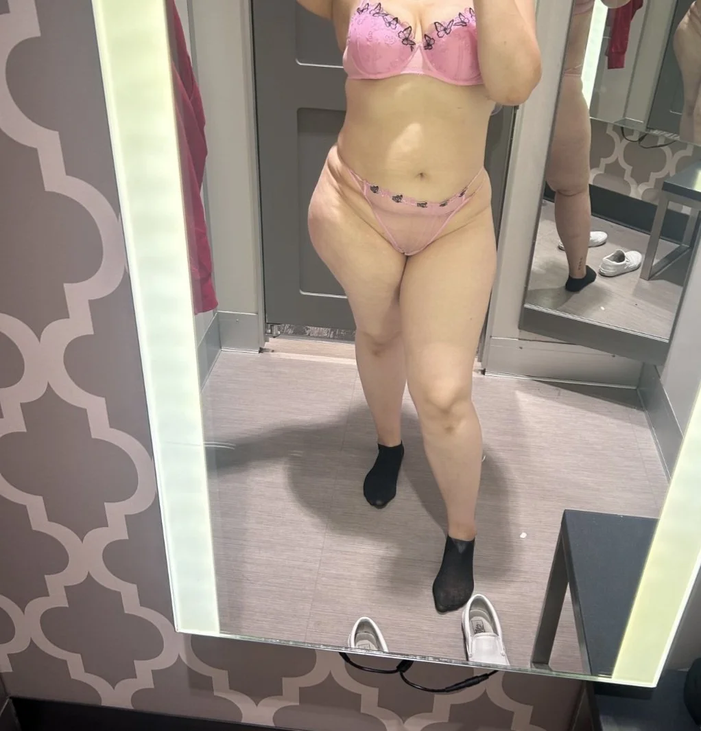 A followers hot mom 😍😍😍 image 2
