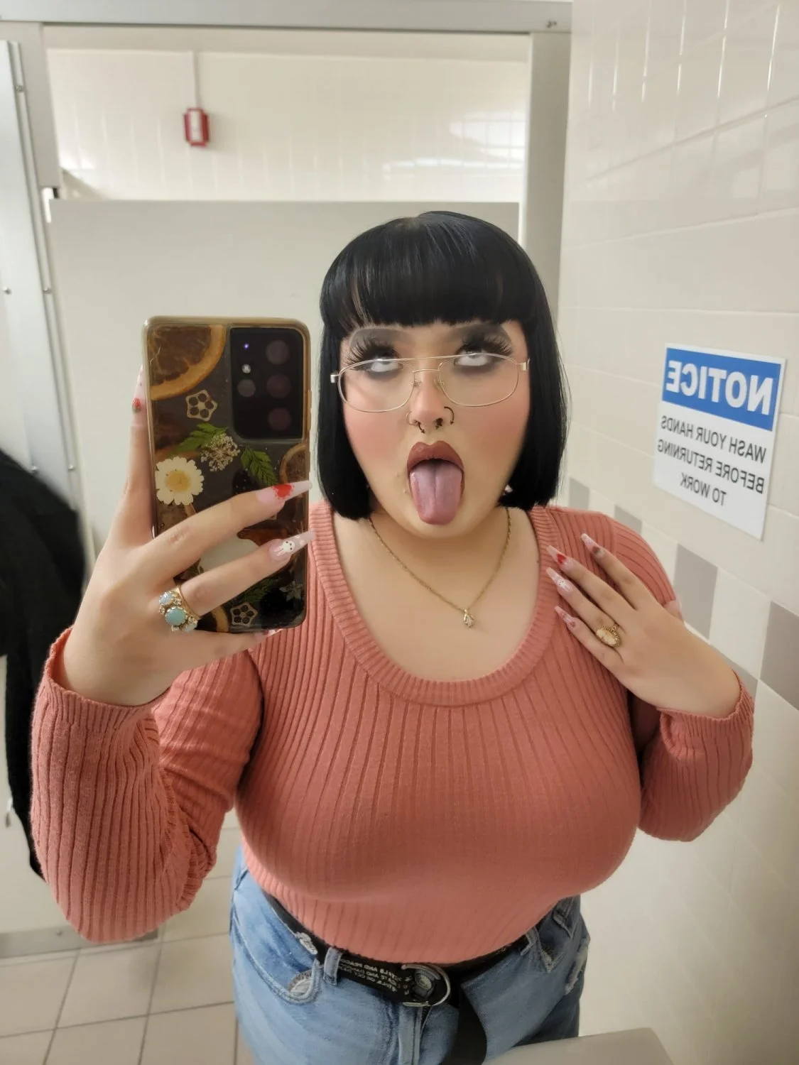Fat white girl bbw teen who likes to show her fat jiggly pale ass image 13