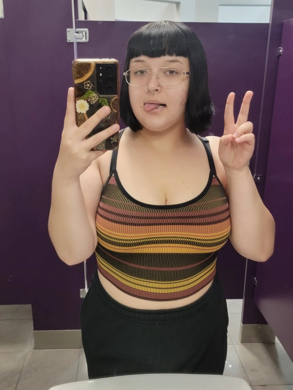 Fat white girl bbw teen who likes to show her fat jiggly pale ass image 4