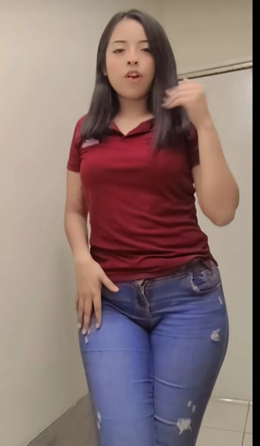 Leslie V image 7
