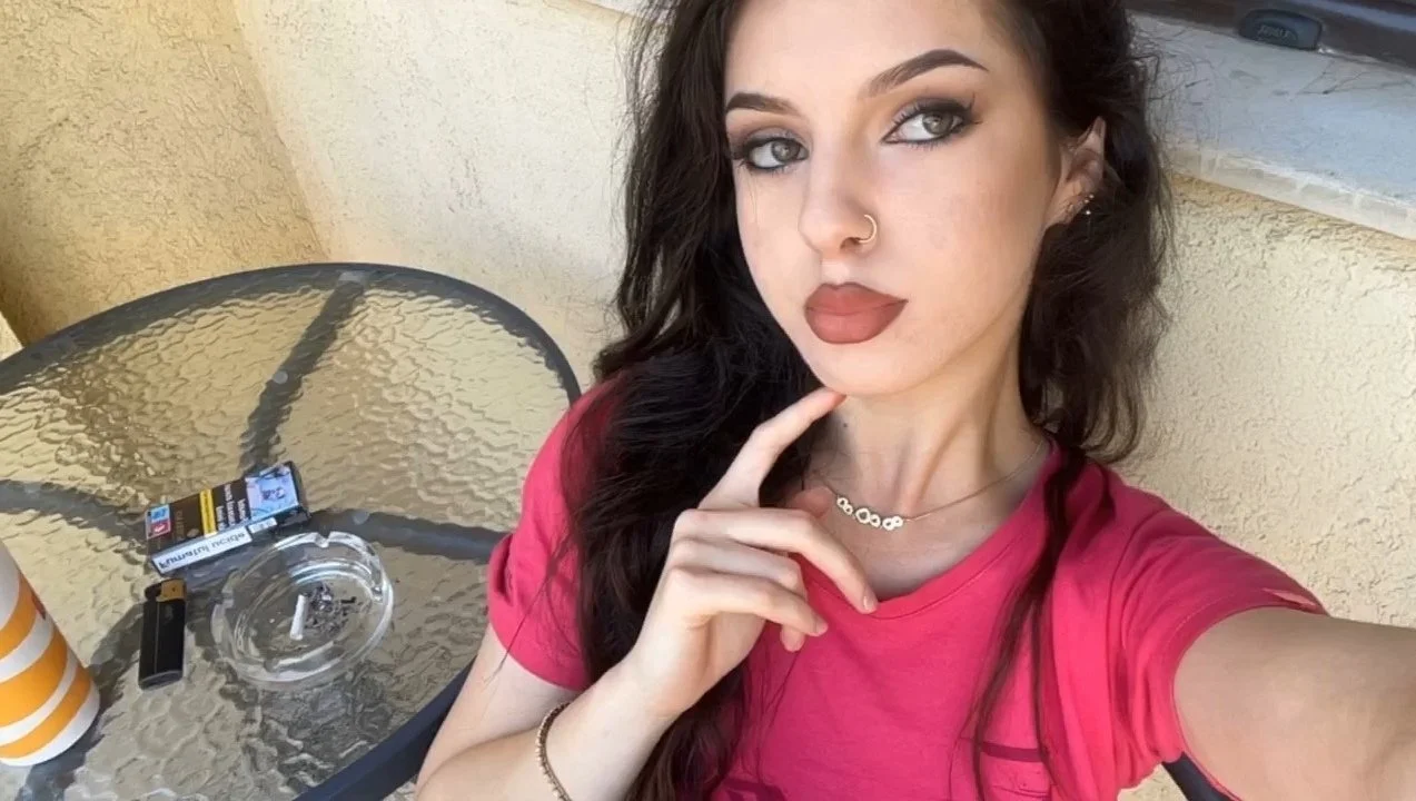 Thick and busty Romanian slut Sorina image 20