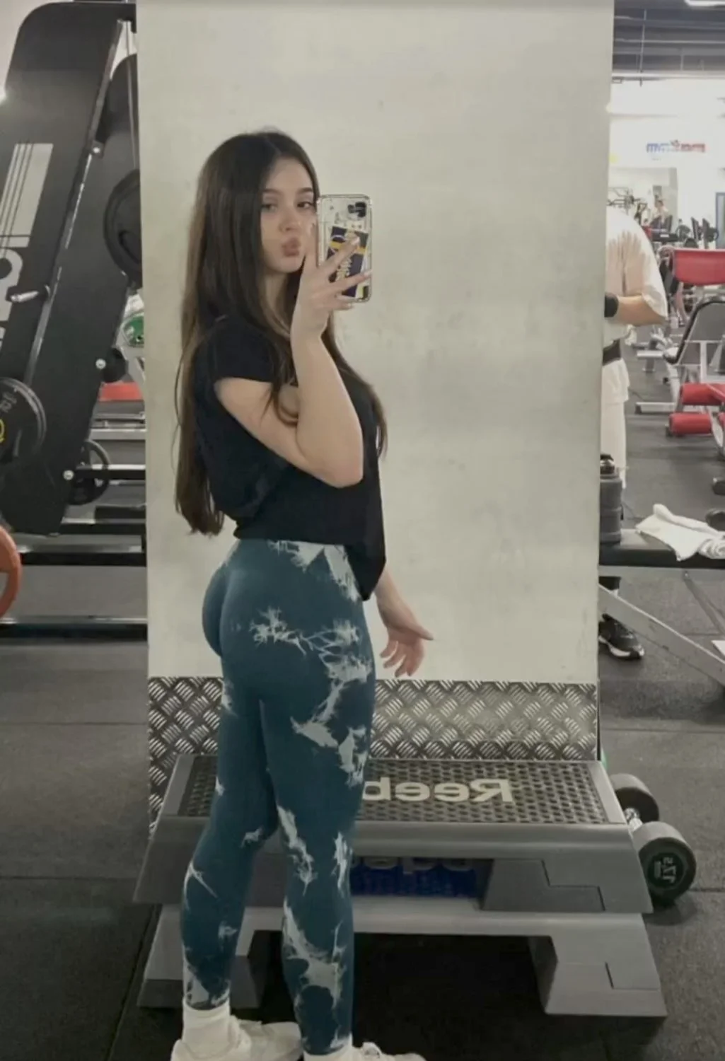 Thick and busty Romanian slut Sorina image 22