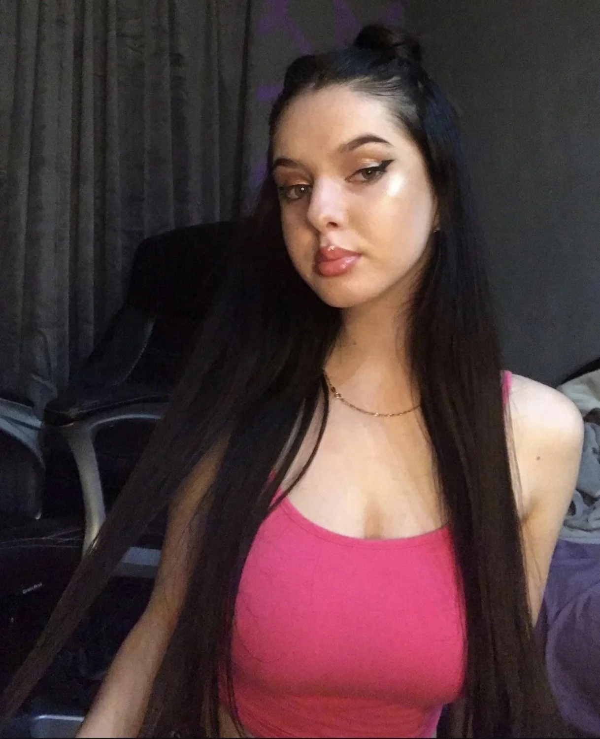 Thick and busty Romanian slut Sorina image 30