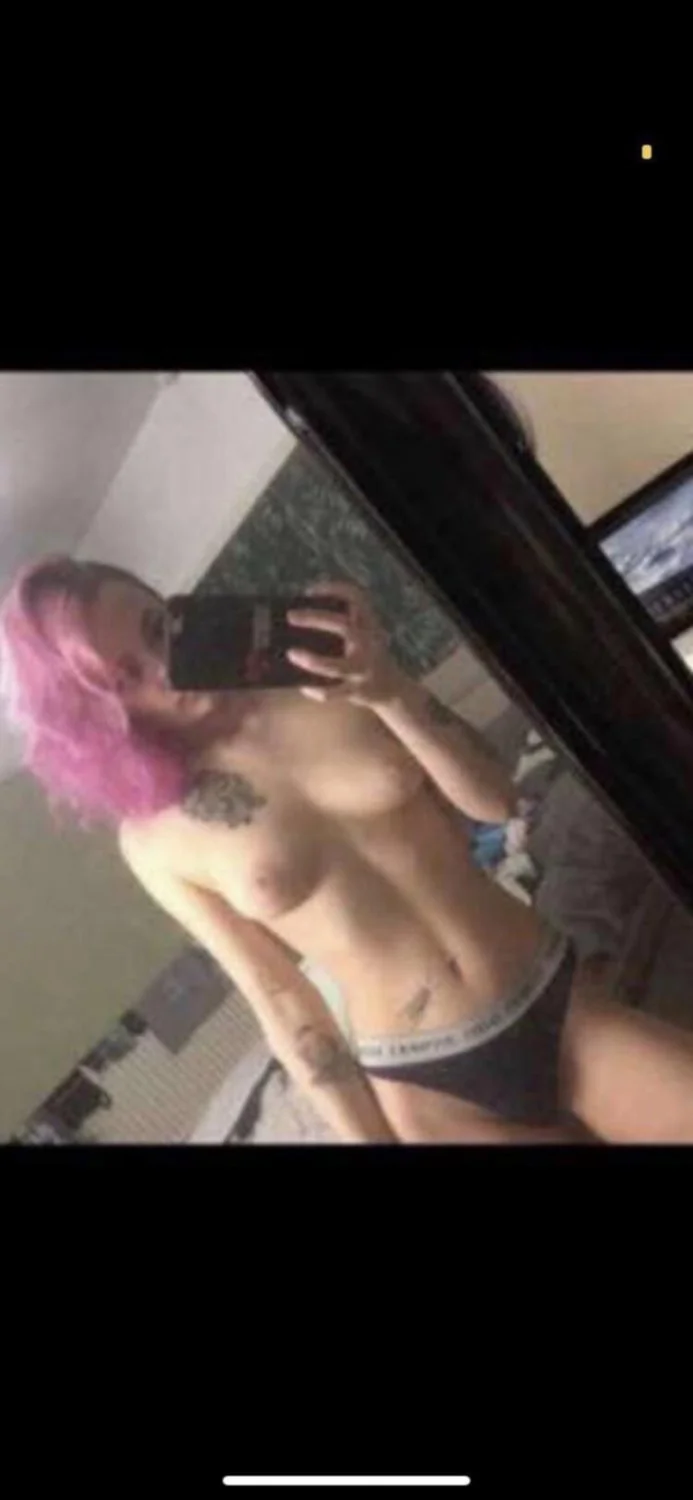 26-0138 - Follower wants to show off his girl image 11