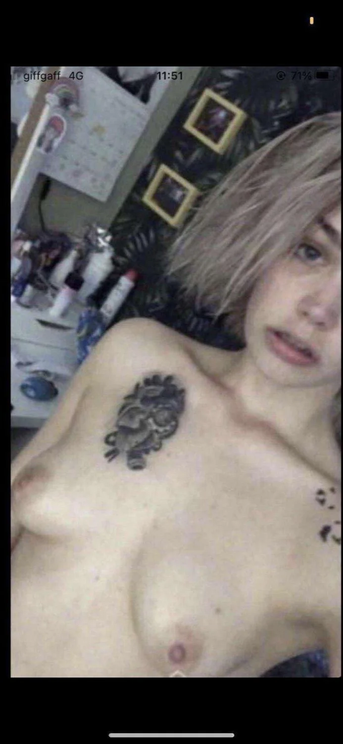 26-0138 - Follower wants to show off his girl image 13