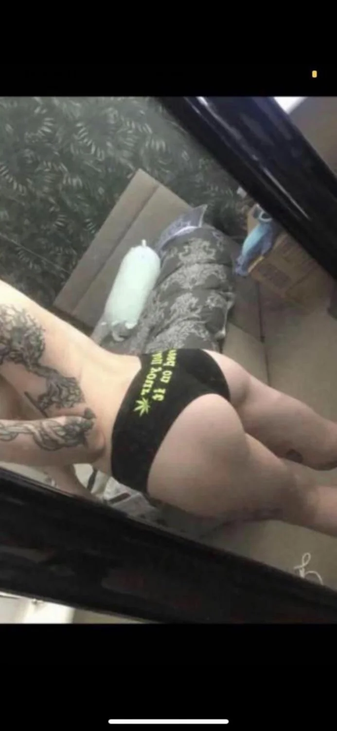 26-0138 - Follower wants to show off his girl image 6