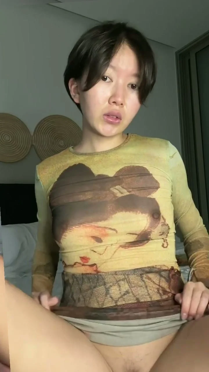 🔞 petite body stunning slut pussy eating shaved pussy nude 🍑💦 OF image 3