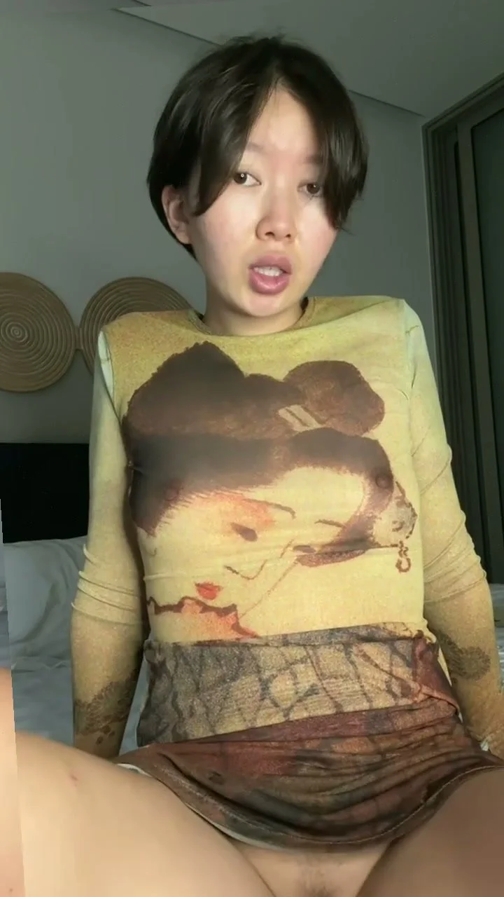 🔞 petite body stunning slut pussy eating shaved pussy nude 🍑💦 OF image 4