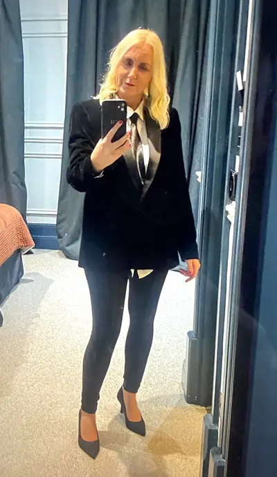 Hot blonde wife 48 do you want to fuck her ? Repost her. Dm offers what you’d like to do to her ? cover image