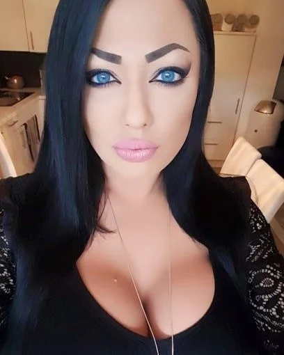 Sie macht mich so scharf 🌶️ die hot milf Ramona image 13