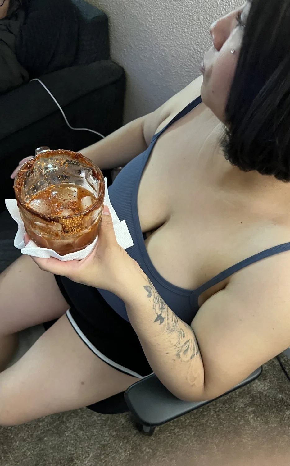 Can’t stop staring at my sisters boobs image 9