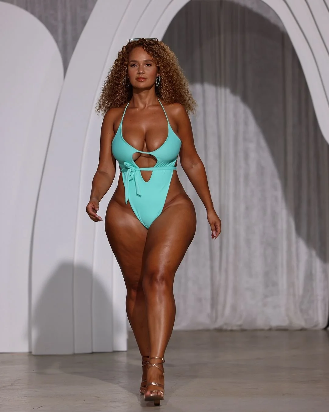 Thick ebony redbone Pamela Alexandra image 11