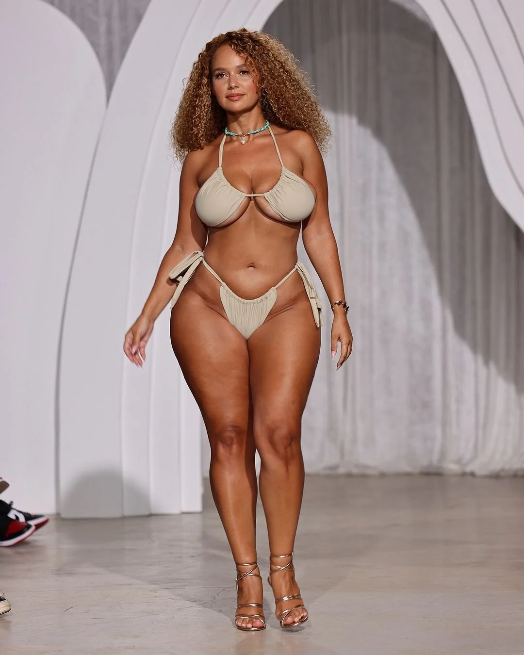 Thick ebony redbone Pamela Alexandra image 18