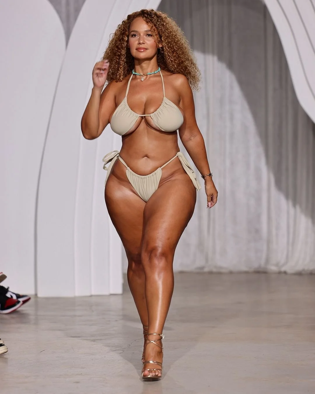 Thick ebony redbone Pamela Alexandra image 19